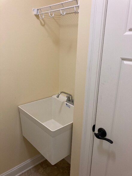 Building Photo - 2539 Greenport Dr