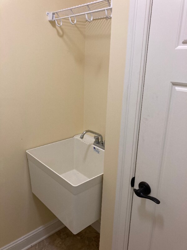 Building Photo - 2539 Greenport Dr