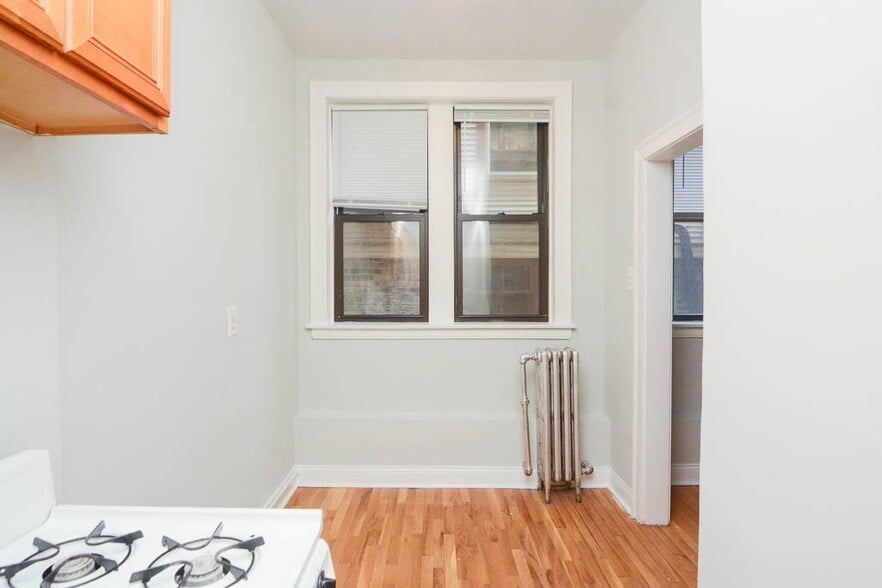 Building Photo - 4752 N Paulina St