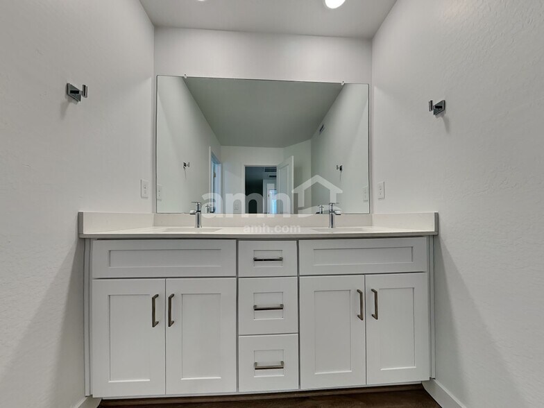 Building Photo - 12638 W Flynn Ln