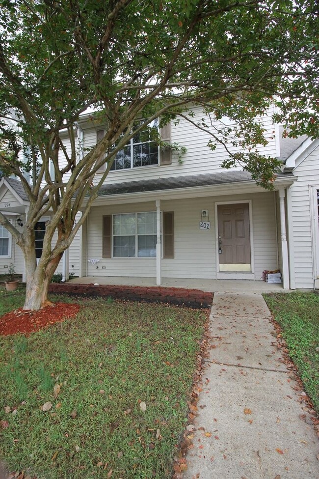 Building Photo - Updated 2 Bed/ 2.5 Bath