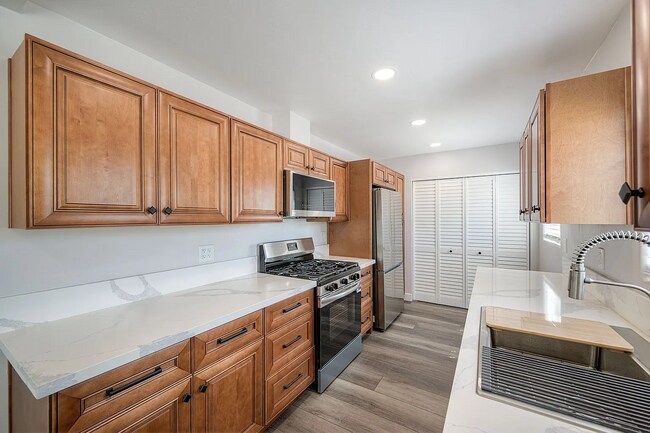 Building Photo - 197 Twin Oaks Cir