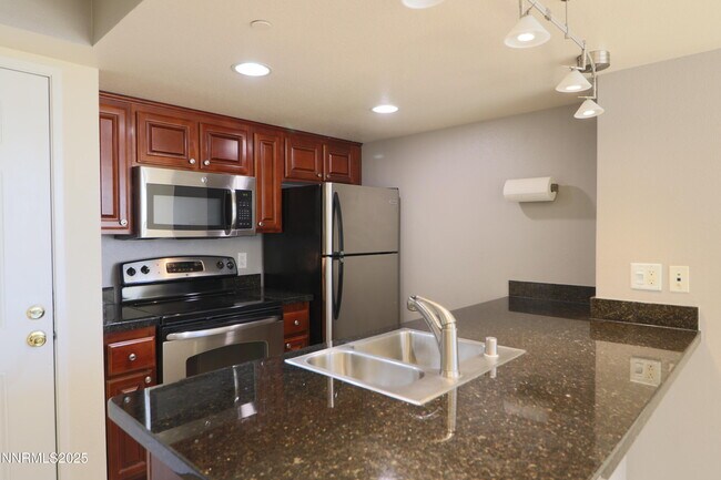 Building Photo - 450 N Arlington Ave