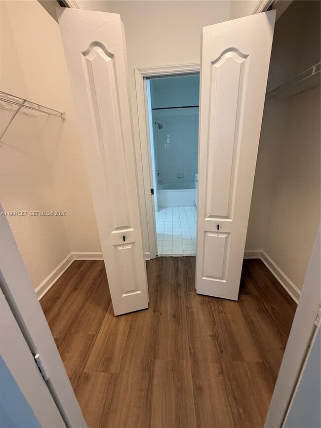 Building Photo - 2113 Shoma Dr