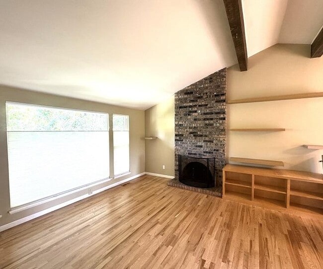 Building Photo - 3 bedroom in Bellevue WA 98006