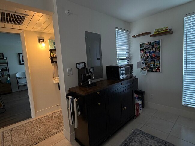 Building Photo - 20 Royal Palm Way