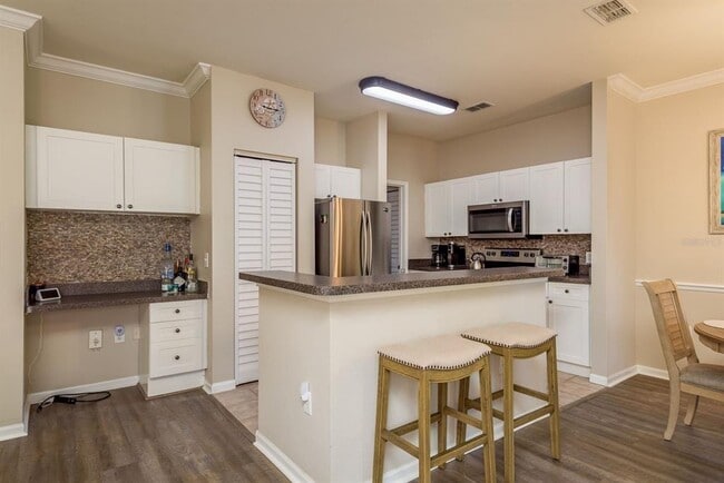 Building Photo - 2141 Portofino Pl