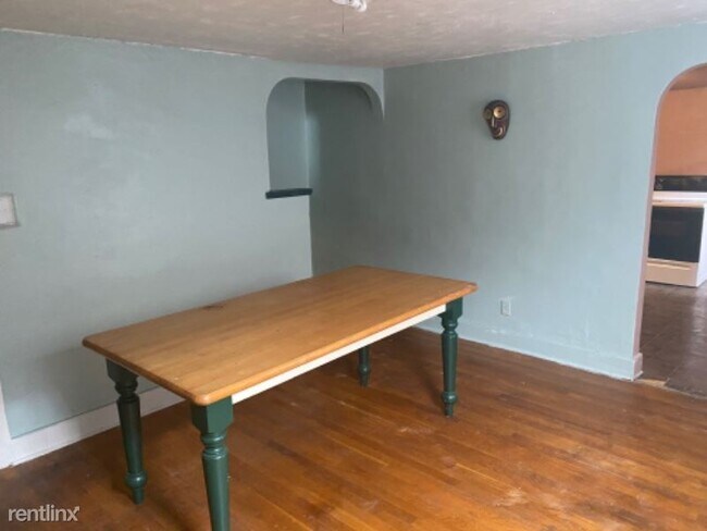 Building Photo - 3 br, 1 bath House - 121 Fairground Ave