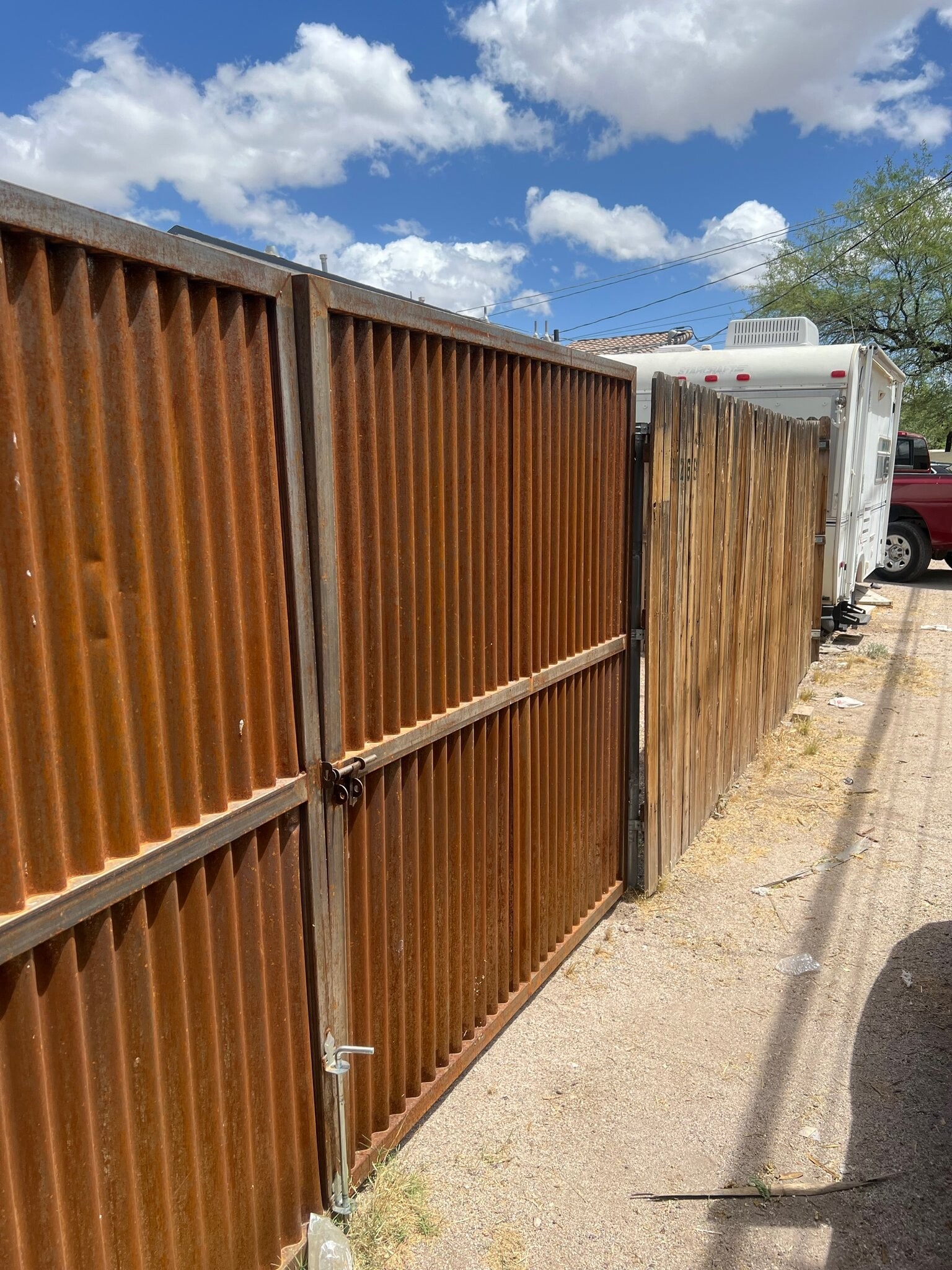 Building Photo - 826 E Lee St