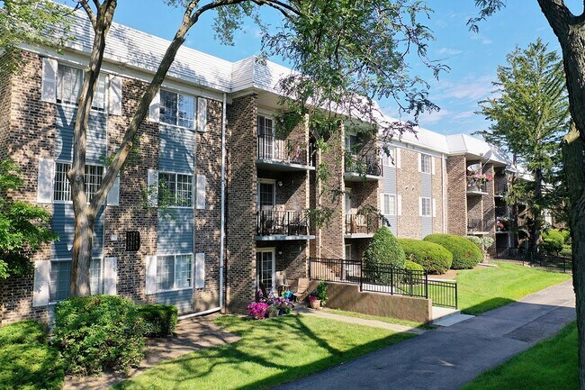 Primary Photo - 1515 N Windsor Dr