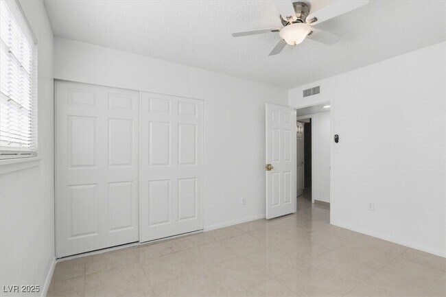 Building Photo - 3760 Briarwood Ave