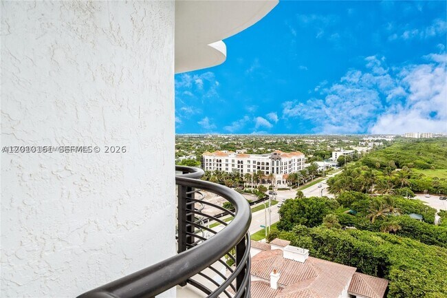 Building Photo - 250 S Ocean Dr