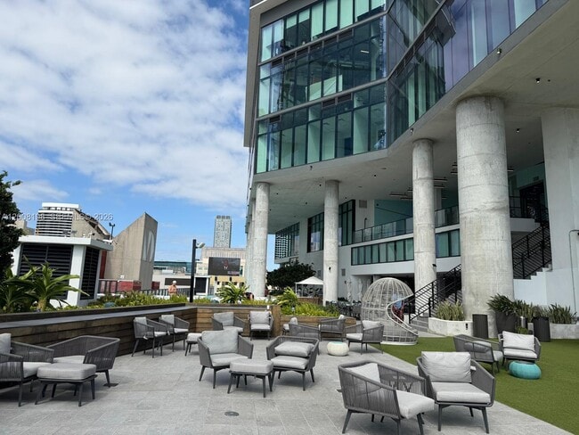 Building Photo - 398 NE 5th St