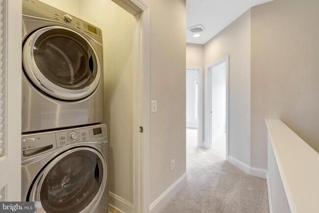 Building Photo - 8854 Orchard Ln