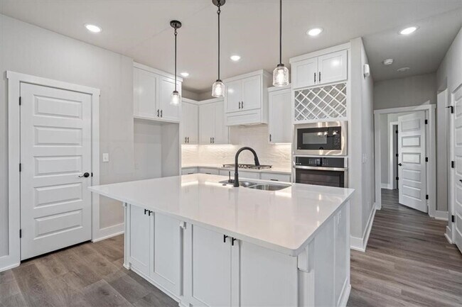 Building Photo - 7002 SW Basswood Ave