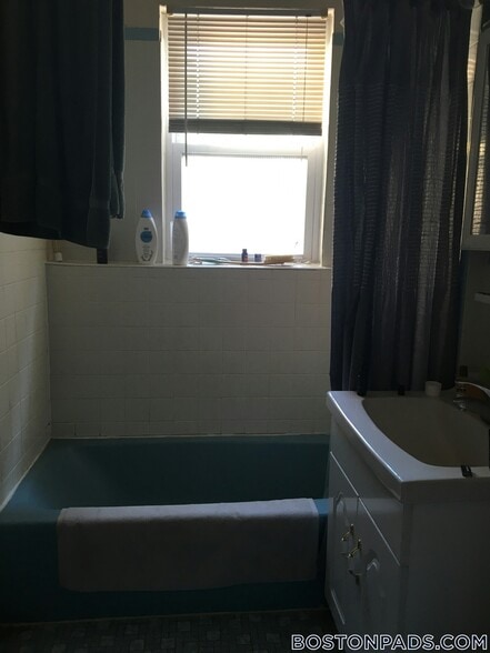 Building Photo - 402 Highland Ave