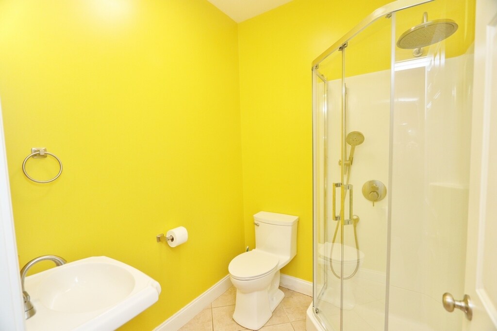 Building Photo - 21 Longmeadow Dr