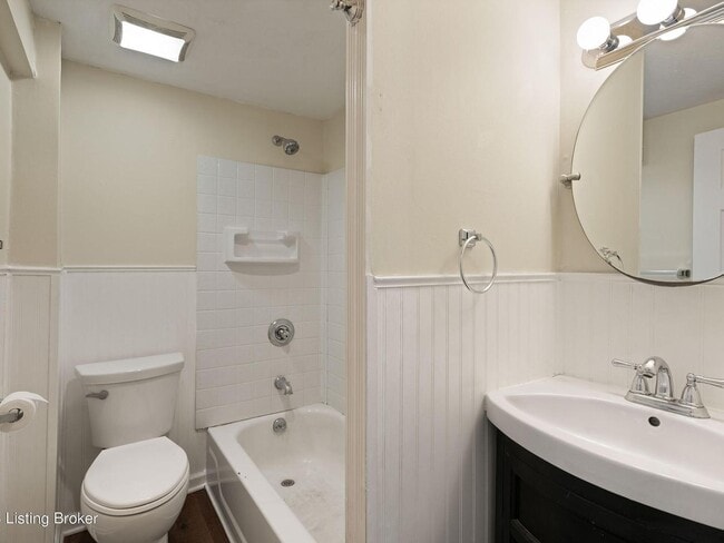 Building Photo - 1406 Walter Ave