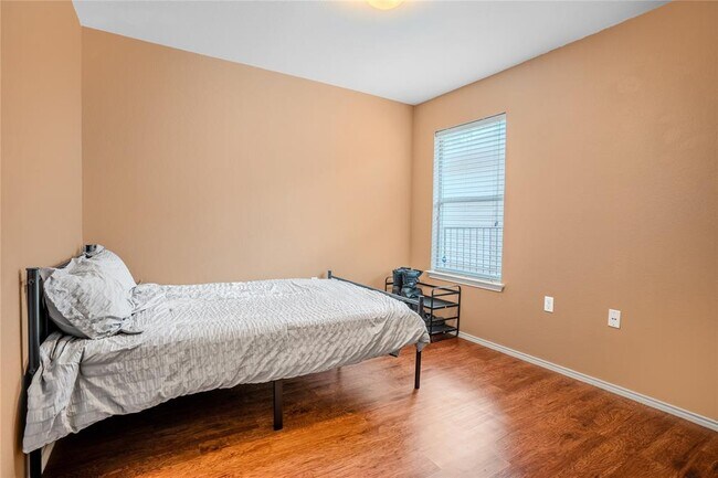 Building Photo - 8925 China Rose Dr