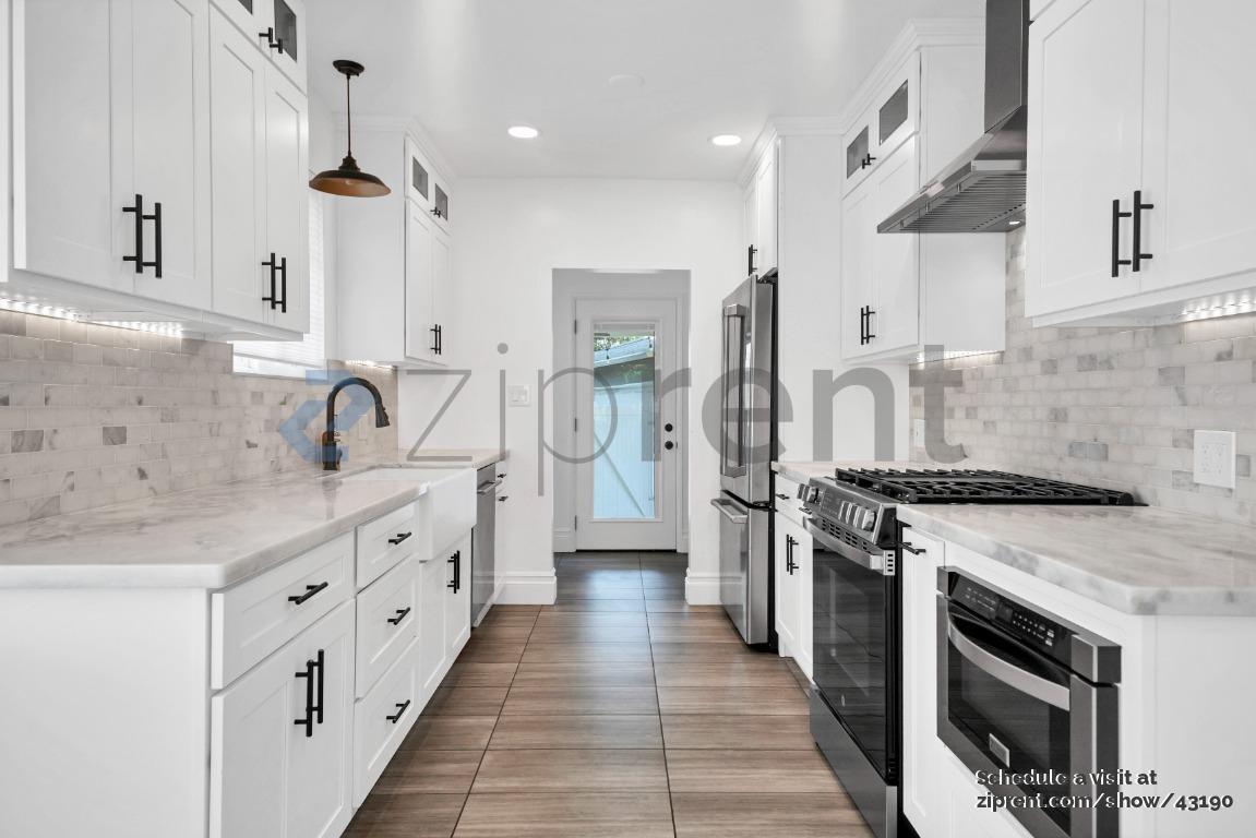 Building Photo - 15243 Morrison St