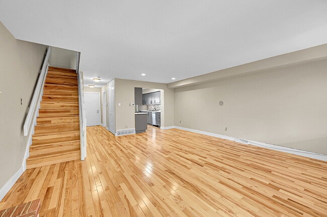 Building Photo - $2,500.00, 2-bed, 2.5 bath located in Denver.