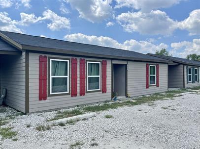 Primary Photo - Peaceful country living with great access ...