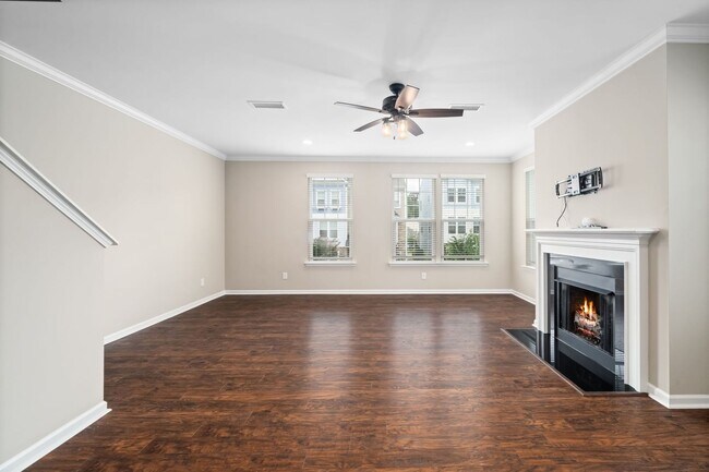 Building Photo - Everything You Need. All Right Here. Chic ...