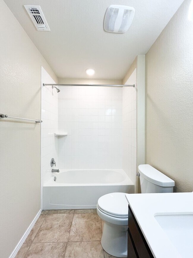 Building Photo - Available NOW!! Beautiful 1 story, 3 bedro...