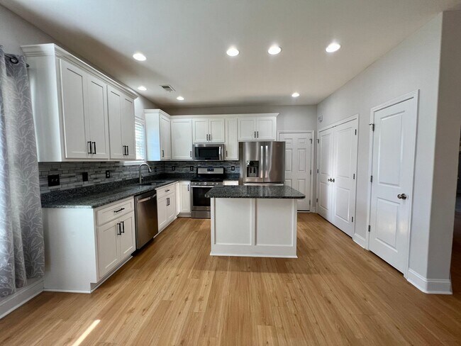 Building Photo - Conway - 3 Bedroom / 2 Bathroom House