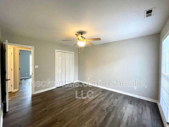 Building Photo - 307 Spring Field Court