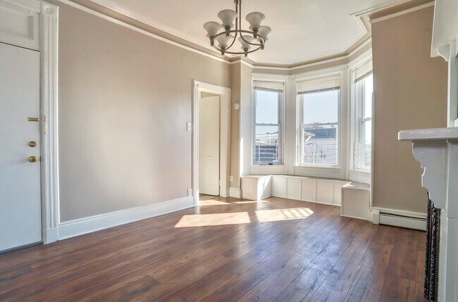 Building Photo - 118 Bowers St