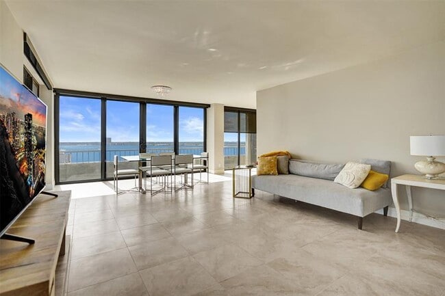 Building Photo - 5510 N Ocean Dr