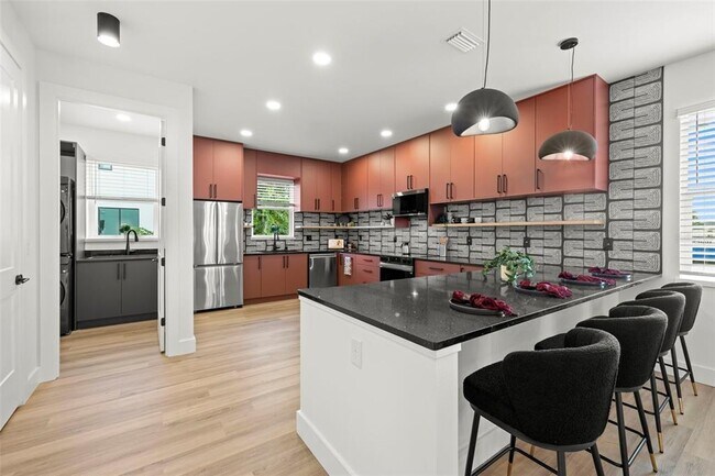 Building Photo - 212 W Euclid Ave