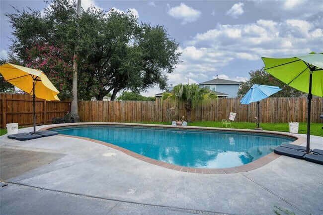 Building Photo - 11103 W Brompton Dr