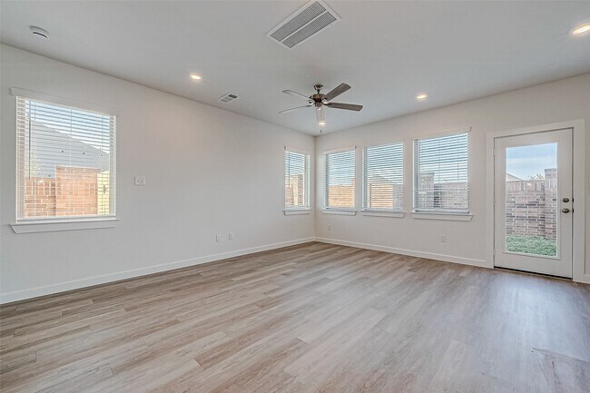 Building Photo - 31938 Holland Arbor Trl