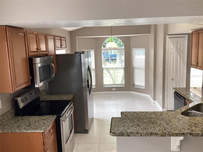 Building Photo - 572 Lancer Oak Dr