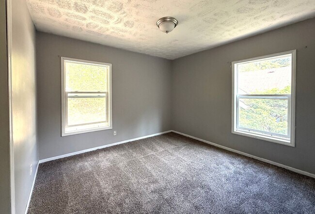 Building Photo - Great East End - 3 Bedroom Home