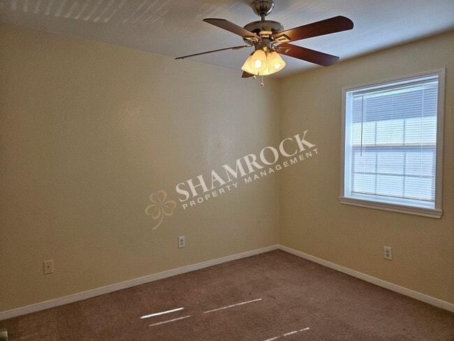 Building Photo - Cute 2 bedroom!