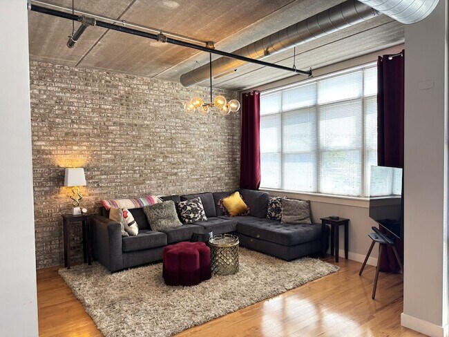 Building Photo - 10 S Dunton Ave