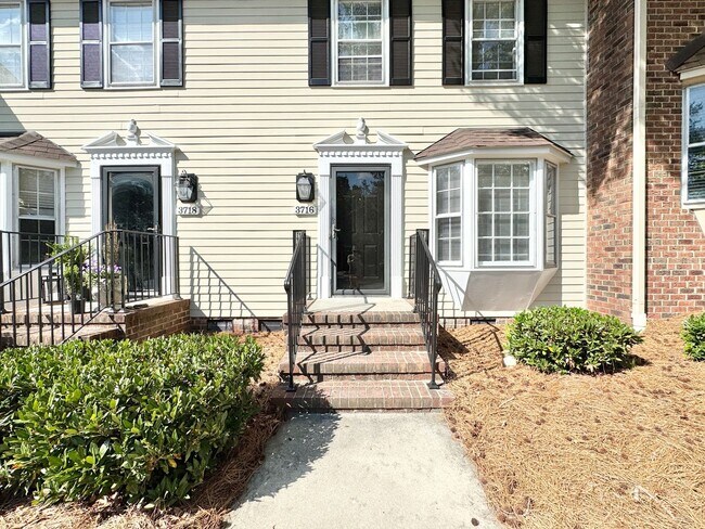 Building Photo - 2 Bedroom Townhome in NW Greensboro near parks and Greenway