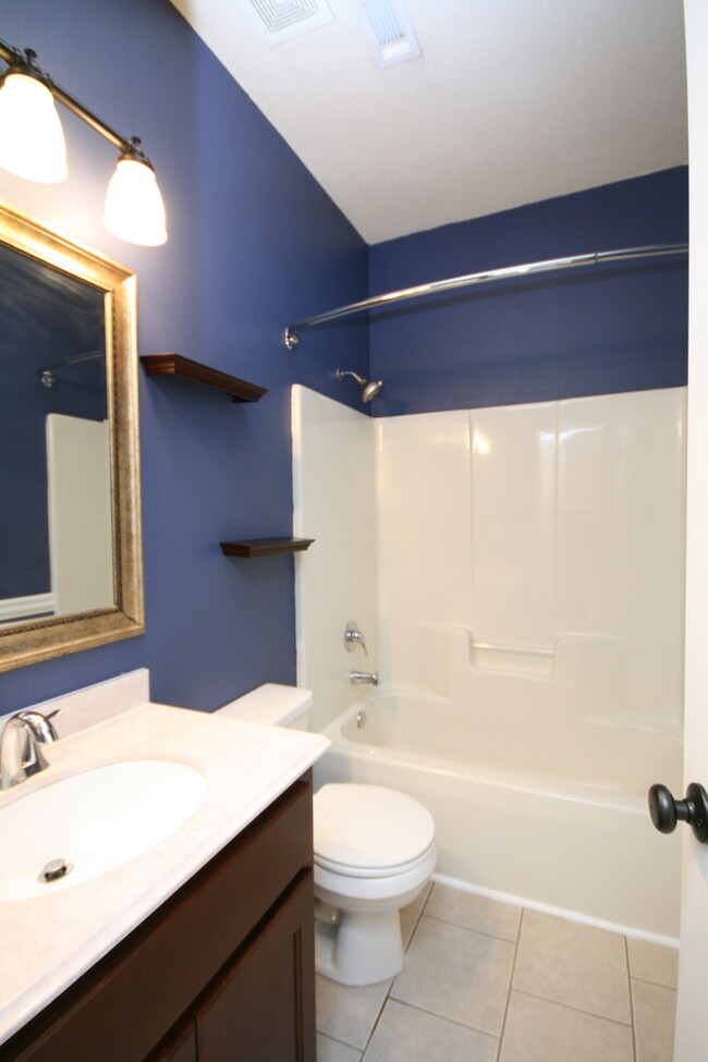 Building Photo - 215 River Oaks Dr