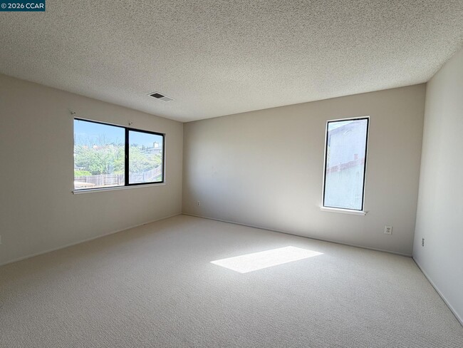 Building Photo - 118 Meadowlark Way