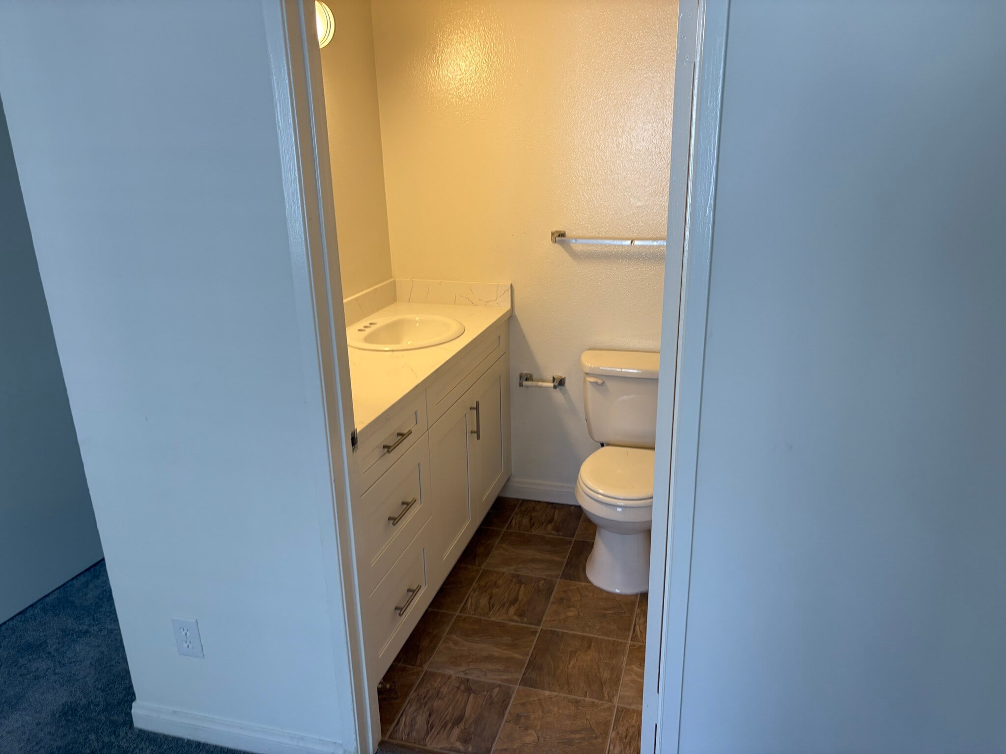 Master bath with walk in shower - 18071 Beneda Ln