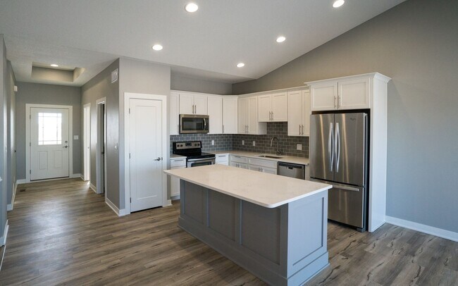 Building Photo - Beautiful 4 Bedroom Home! 3 Car Garage, NE...