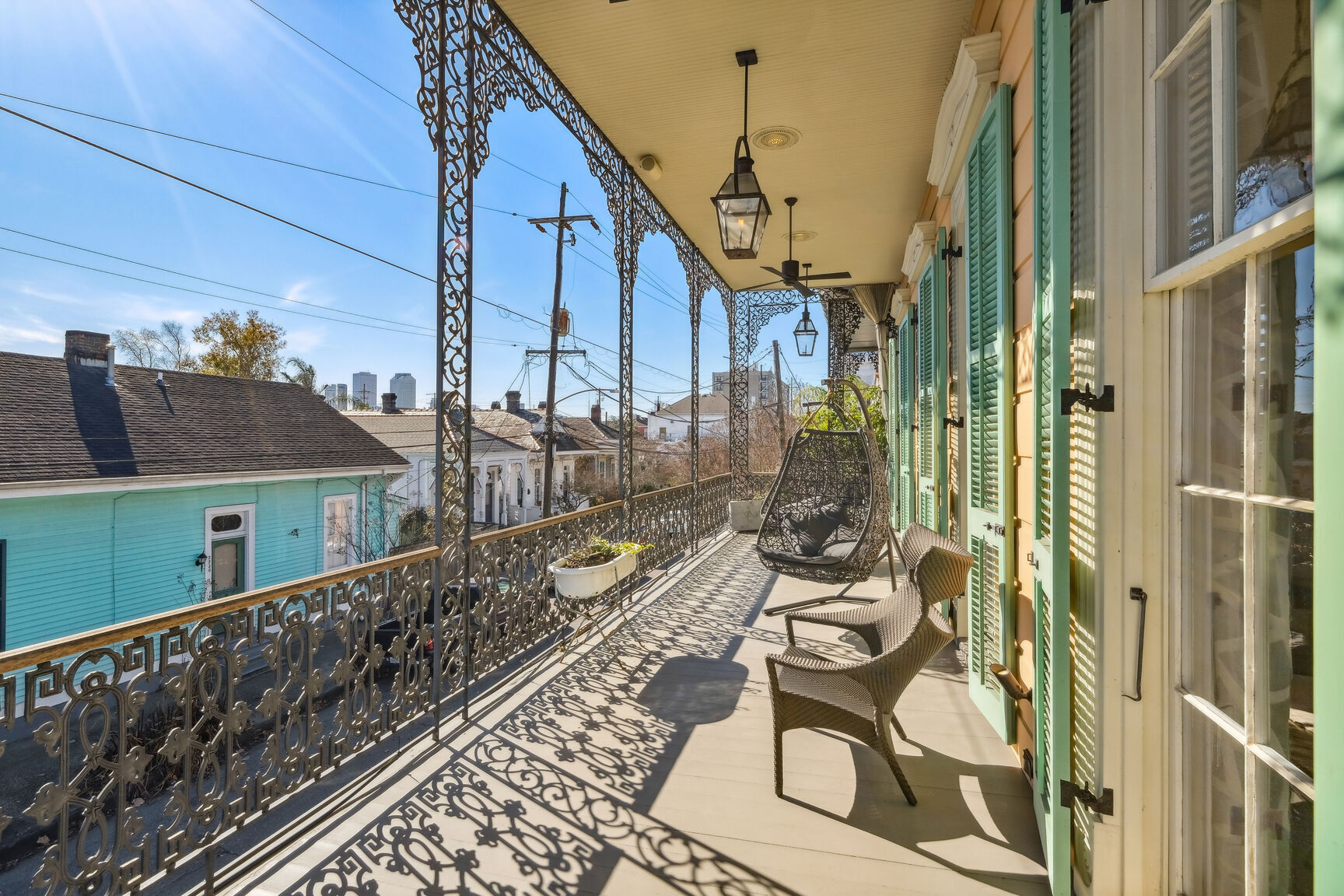 Building Photo - 704 Marigny St