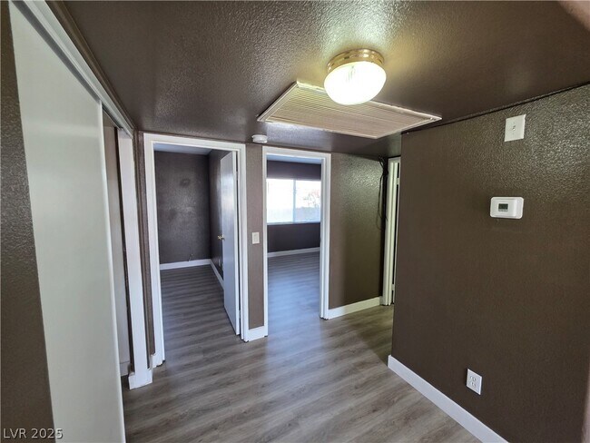 Building Photo - 5165 E Glendale Ave