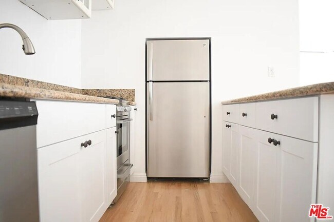 Building Photo - 947 5th St