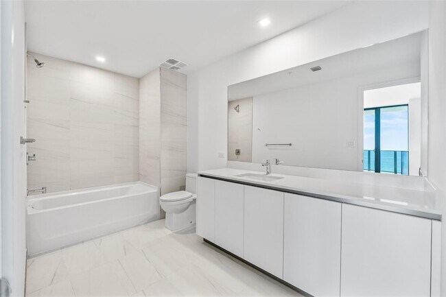 Building Photo - 900 N Ocean Blvd