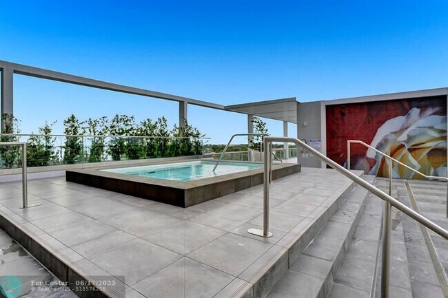 Building Photo - 2000 Metropica Wy
