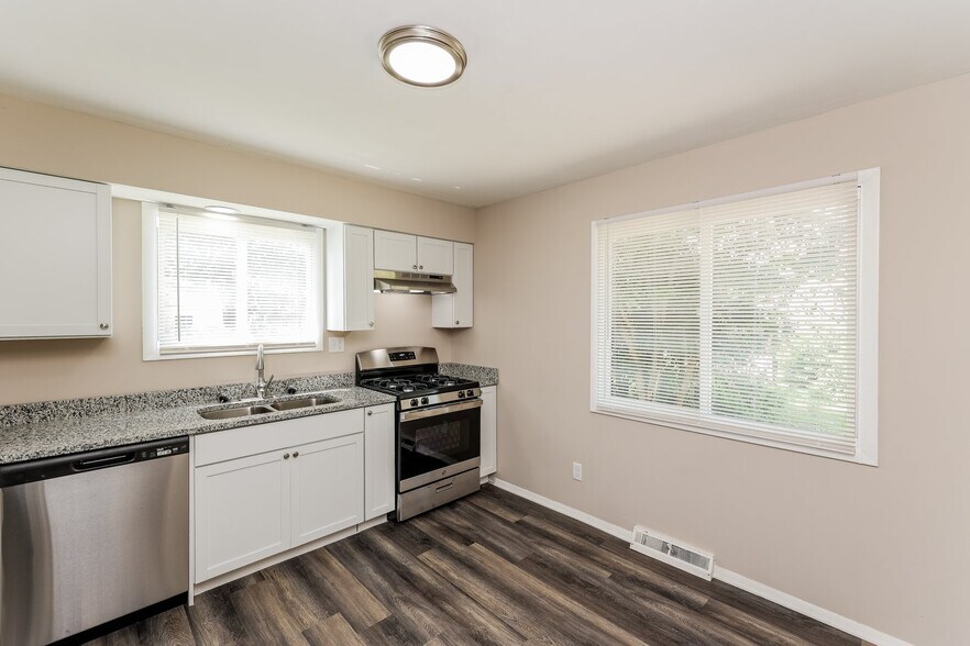 Building Photo - 12006 Erwin Ave